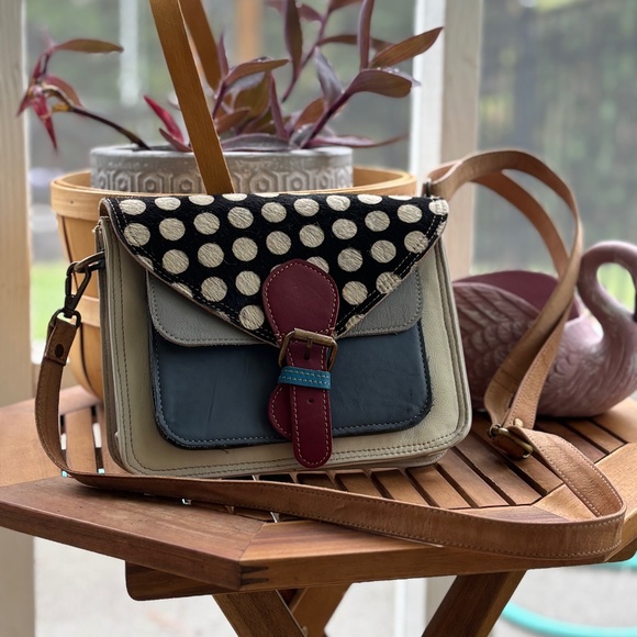 Beautiful Italian leather Vera Pelle cross body bag - Picture 1 of 10